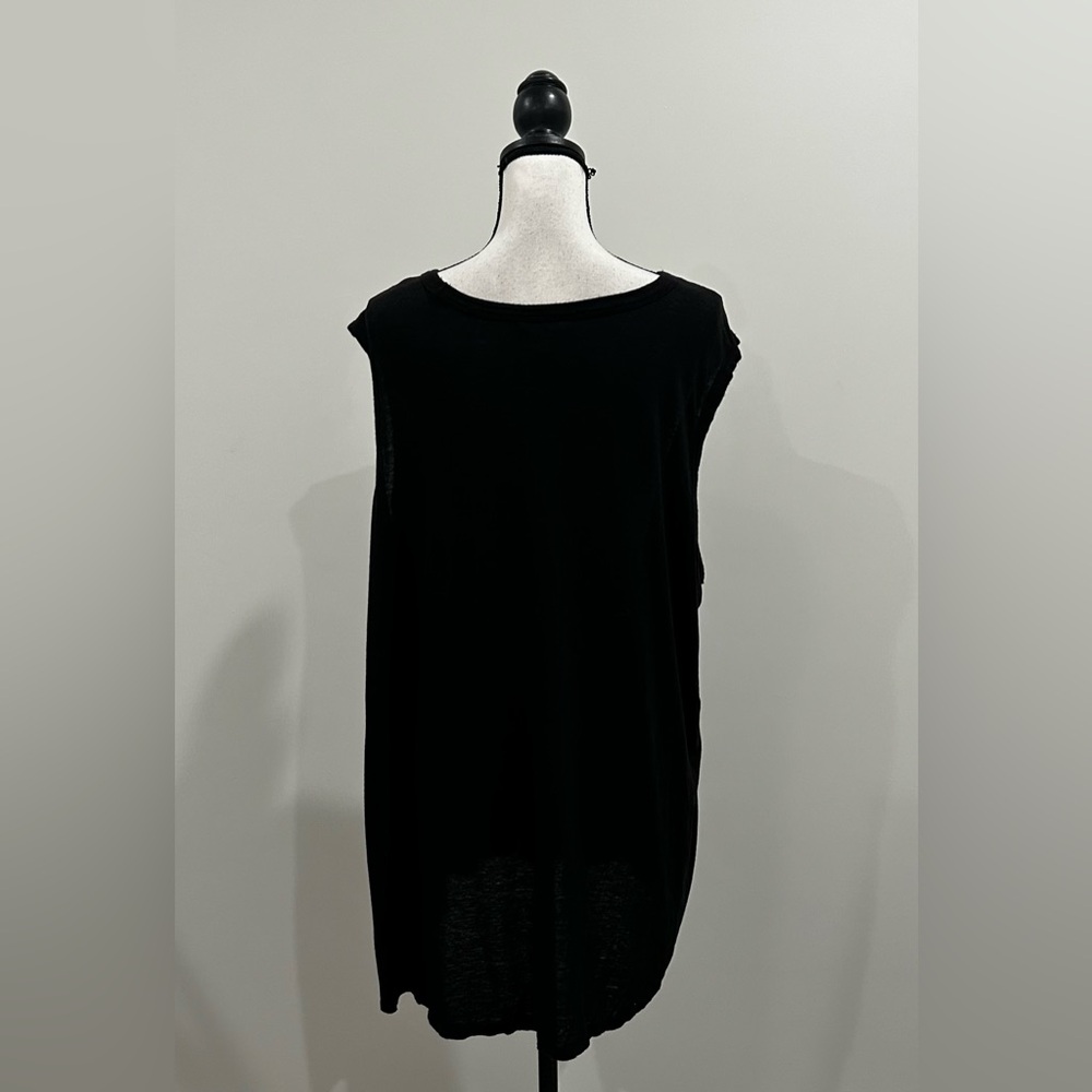 Time & Tru Ruffled Bottom Top - Picture 4 of 4